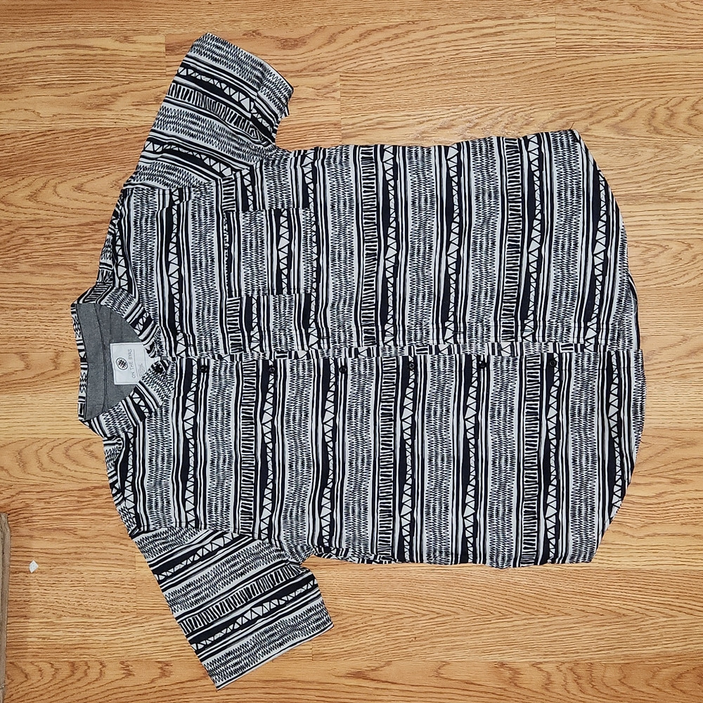 Pre owned on the byas button up XL white/black